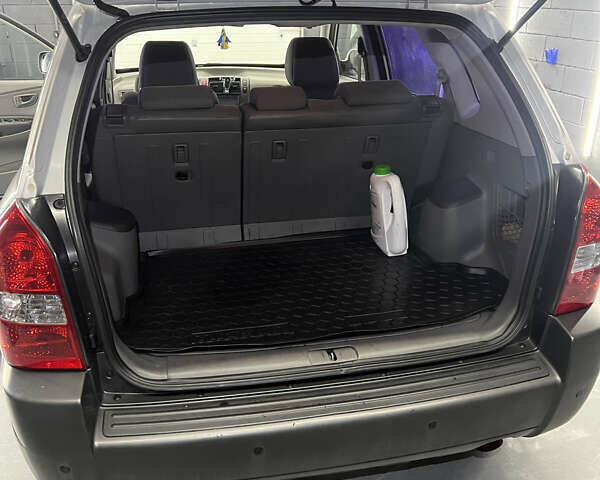 Хендай Туксон 2007 в Полтаве на Automoto.ua Серый Хендай Туксон, объемом двигателя 1.98 л и пробегом 190 тыс. км за 8300 $, фото 8 на Automoto.ua