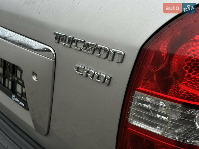 Серый Хендай Туксон, объемом двигателя 2 л и пробегом 232 тыс. км за 7200 $, фото 29 на Automoto.ua