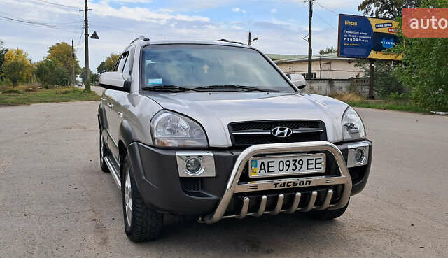 Сірий Хендай Туксон, об'ємом двигуна 2 л та пробігом 46 тис. км за 9800 $, фото 2 на Automoto.ua