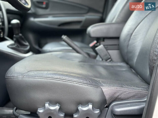 Серый Хендай Туксон, объемом двигателя 1.98 л и пробегом 217 тыс. км за 8500 $, фото 32 на Automoto.ua