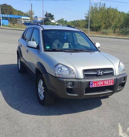 Серый Хендай Туксон, объемом двигателя 2 л и пробегом 185 тыс. км за 7999 $, фото 12 на Automoto.ua