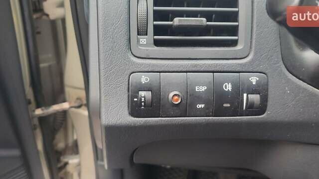 Серый Хендай Туксон, объемом двигателя 1.98 л и пробегом 169 тыс. км за 7500 $, фото 16 на Automoto.ua