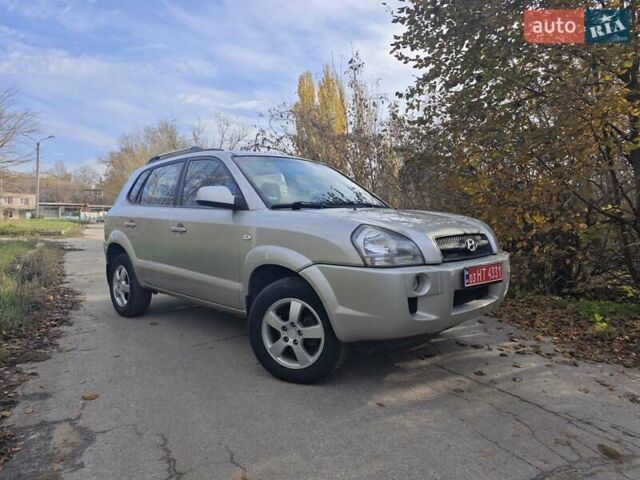 Серый Хендай Туксон, объемом двигателя 1.98 л и пробегом 173 тыс. км за 7450 $, фото 22 на Automoto.ua