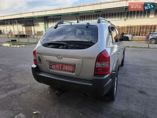Хендай Туксон 2007 в Луцке на Automoto.ua Серый Хендай Туксон, объемом двигателя 1.98 л и пробегом 120 тыс. км за 7799 $, фото 10 на Automoto.ua