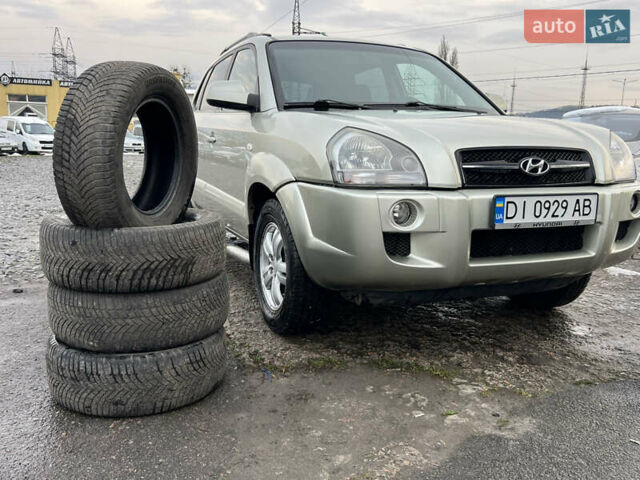 Сірий Хендай Туксон, об'ємом двигуна 2 л та пробігом 257 тис. км за 6550 $, фото 22 на Automoto.ua