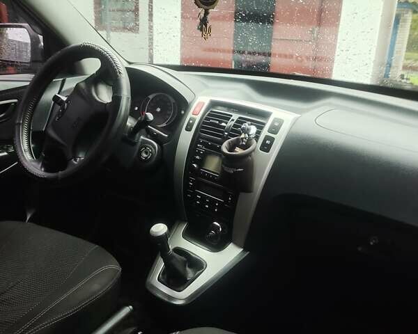 Хендай Туксон 2007 в Тростянец на Automoto.ua Серый Хендай Туксон, объемом двигателя 1.98 л и пробегом 153 тыс. км за 8200 $, фото 4 на Automoto.ua