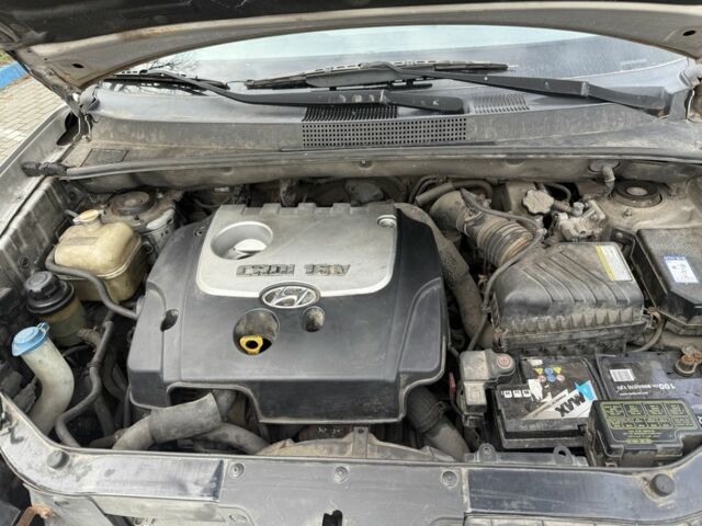 Серый Хендай Туксон, объемом двигателя 2 л и пробегом 175 тыс. км за 3400 $, фото 9 на Automoto.ua