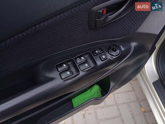 Сірий Хендай Туксон, об'ємом двигуна 1.98 л та пробігом 225 тис. км за 6999 $, фото 34 на Automoto.ua