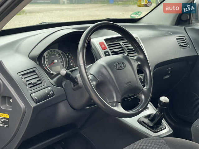 Серый Хендай Туксон, объемом двигателя 2 л и пробегом 182 тыс. км за 7600 $, фото 27 на Automoto.ua
