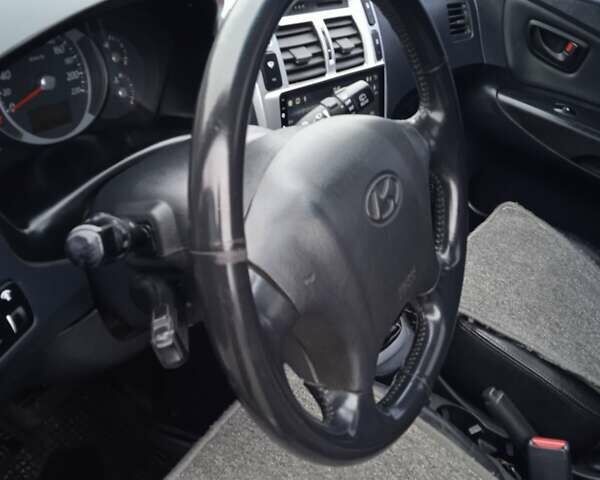 Сірий Хендай Туксон, об'ємом двигуна 1.98 л та пробігом 157 тис. км за 7800 $, фото 34 на Automoto.ua