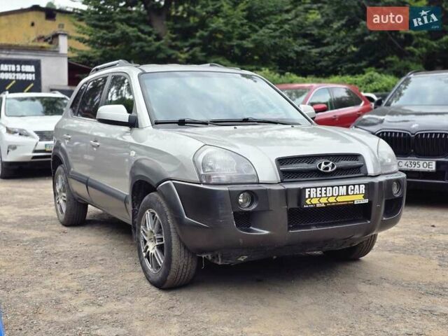 Сірий Хендай Туксон, об'ємом двигуна 1.98 л та пробігом 250 тис. км за 6900 $, фото 2 на Automoto.ua