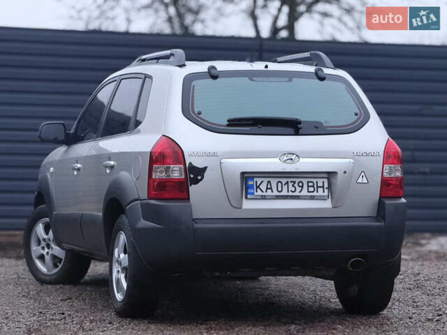Сірий Хендай Туксон, об'ємом двигуна 2 л та пробігом 305 тис. км за 7350 $, фото 8 на Automoto.ua