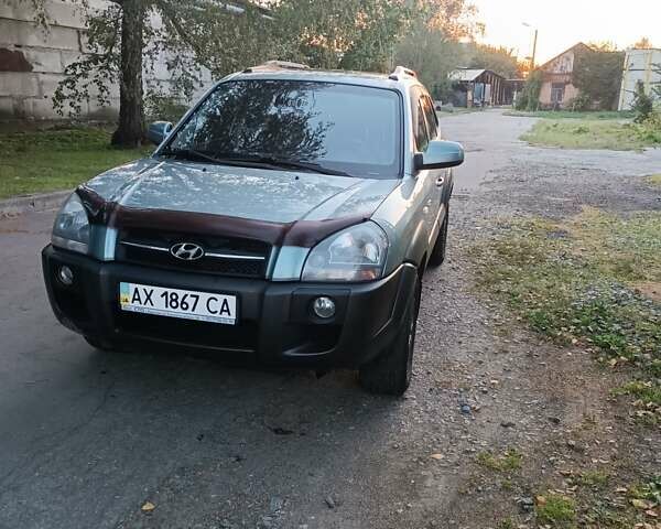 Сірий Хендай Туксон, об'ємом двигуна 1.98 л та пробігом 160 тис. км за 9000 $, фото 11 на Automoto.ua