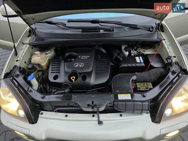 Серый Хендай Туксон, объемом двигателя 2 л и пробегом 231 тыс. км за 7999 $, фото 53 на Automoto.ua
