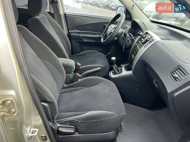 Сірий Хендай Туксон, об'ємом двигуна 2 л та пробігом 257 тис. км за 6550 $, фото 17 на Automoto.ua