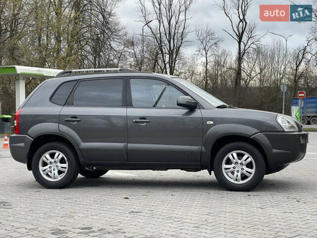Серый Хендай Туксон, объемом двигателя 2 л и пробегом 182 тыс. км за 7600 $, фото 11 на Automoto.ua
