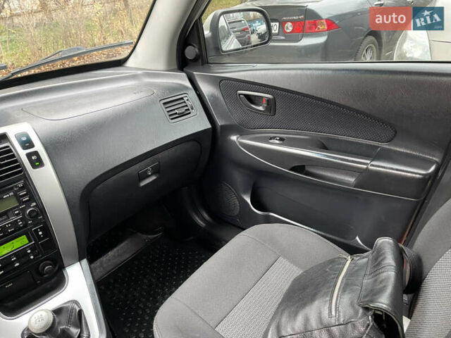 Серый Хендай Туксон, объемом двигателя 2 л и пробегом 290 тыс. км за 6500 $, фото 6 на Automoto.ua