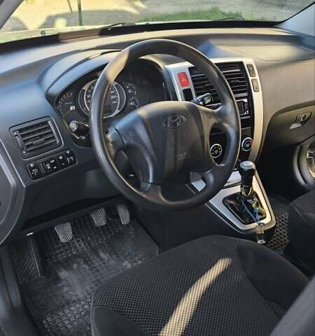 Серый Хендай Туксон, объемом двигателя 1.98 л и пробегом 193 тыс. км за 8400 $, фото 23 на Automoto.ua