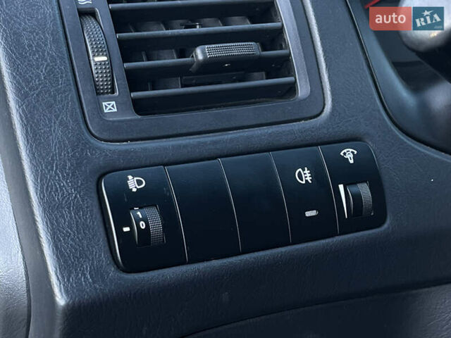 Серый Хендай Туксон, объемом двигателя 2 л и пробегом 182 тыс. км за 7600 $, фото 30 на Automoto.ua