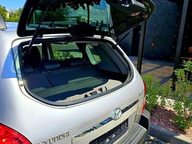 Серый Хендай Туксон, объемом двигателя 2 л и пробегом 186 тыс. км за 8700 $, фото 5 на Automoto.ua