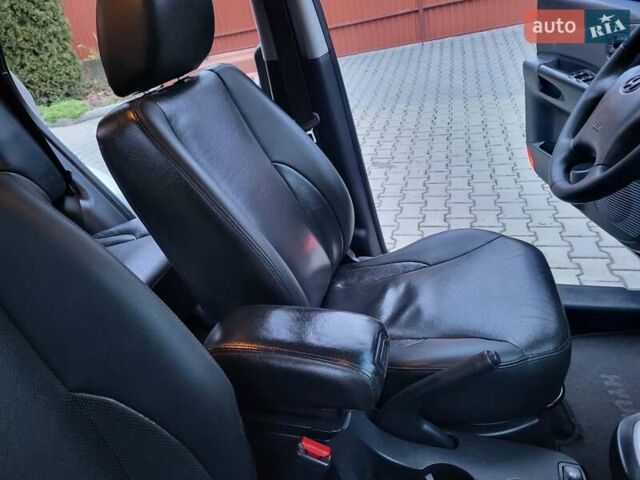 Серый Хендай Туксон, объемом двигателя 2 л и пробегом 240 тыс. км за 8300 $, фото 107 на Automoto.ua