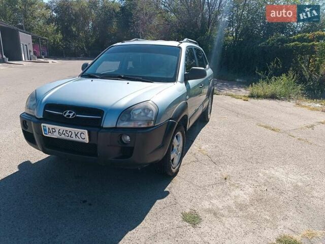 Сірий Хендай Туксон, об'ємом двигуна 1.98 л та пробігом 235 тис. км за 7500 $, фото 2 на Automoto.ua