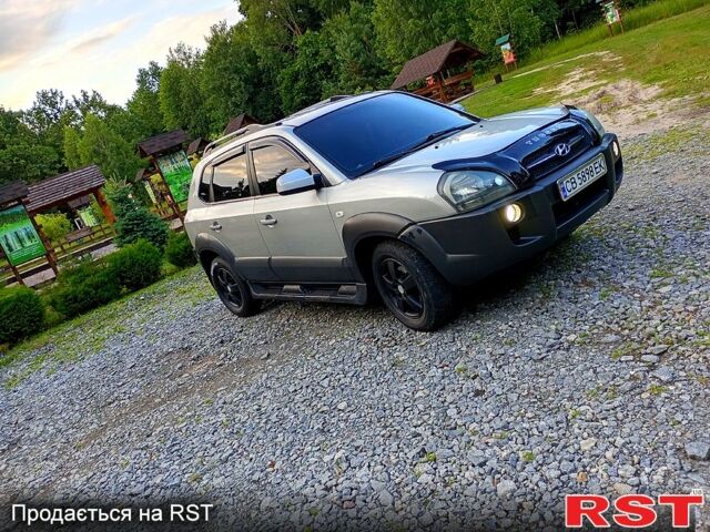 Сірий Хендай Туксон, об'ємом двигуна 2 л та пробігом 300 тис. км за 7500 $, фото 2 на Automoto.ua