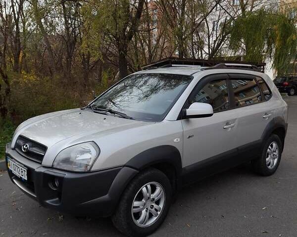 Сірий Хендай Туксон, об'ємом двигуна 2 л та пробігом 182 тис. км за 8800 $, фото 11 на Automoto.ua