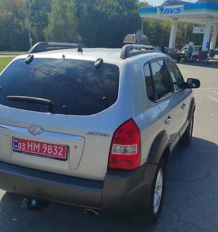 Серый Хендай Туксон, объемом двигателя 2 л и пробегом 185 тыс. км за 7999 $, фото 4 на Automoto.ua