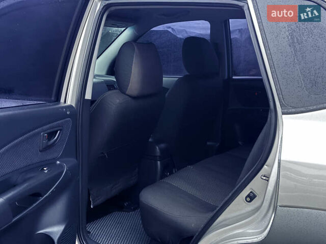 Сірий Хендай Туксон, об'ємом двигуна 2 л та пробігом 305 тис. км за 7350 $, фото 10 на Automoto.ua