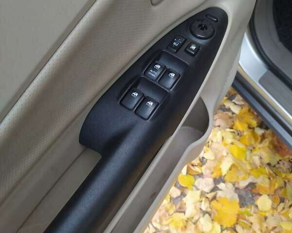 Серый Хендай Туксон, объемом двигателя 1.98 л и пробегом 250 тыс. км за 7300 $, фото 8 на Automoto.ua