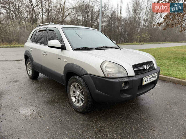 Серый Хендай Туксон, объемом двигателя 1.98 л и пробегом 220 тыс. км за 6200 $, фото 6 на Automoto.ua