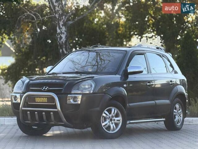 Серый Хендай Туксон, объемом двигателя 1.98 л и пробегом 282 тыс. км за 8350 $, фото 3 на Automoto.ua