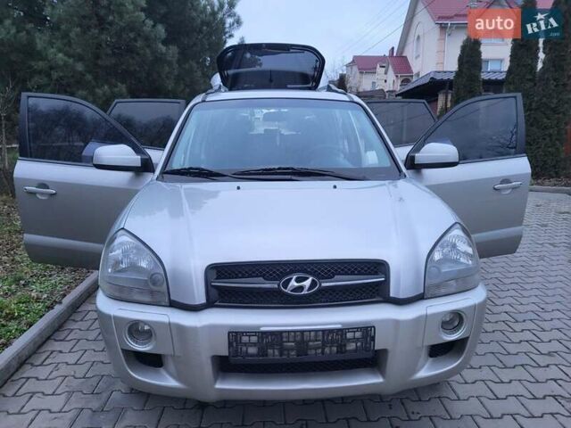 Серый Хендай Туксон, объемом двигателя 2 л и пробегом 240 тыс. км за 8300 $, фото 96 на Automoto.ua