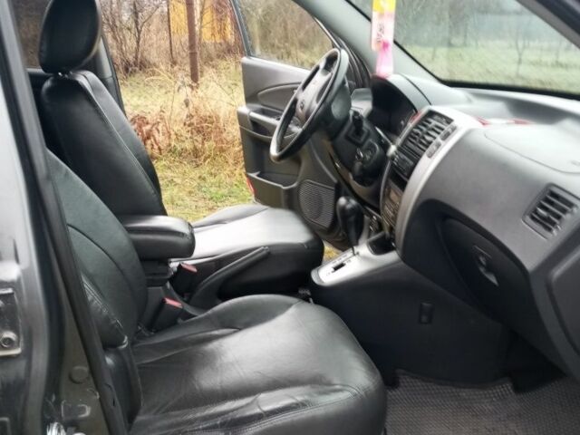 Сірий Хендай Туксон, об'ємом двигуна 2 л та пробігом 267 тис. км за 8300 $, фото 14 на Automoto.ua