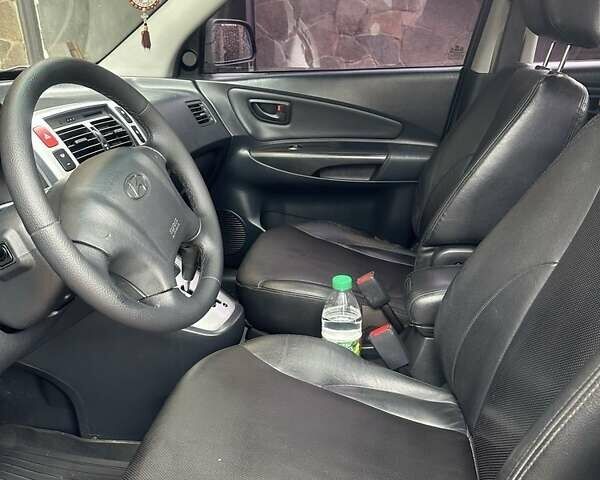 Сірий Хендай Туксон, об'ємом двигуна 2 л та пробігом 230 тис. км за 8400 $, фото 4 на Automoto.ua