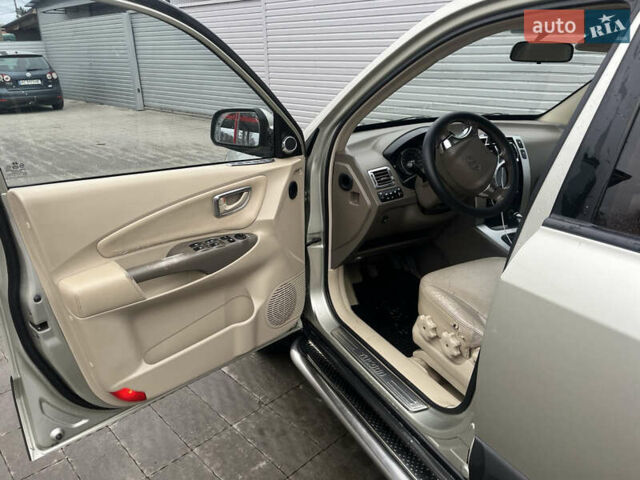 Серый Хендай Туксон, объемом двигателя 1.98 л и пробегом 194 тыс. км за 5500 $, фото 5 на Automoto.ua