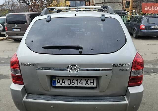 Серый Хендай Туксон, объемом двигателя 2 л и пробегом 330 тыс. км за 4000 $, фото 17 на Automoto.ua