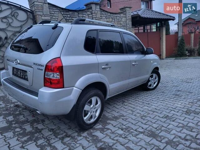 Серый Хендай Туксон, объемом двигателя 2 л и пробегом 240 тыс. км за 8300 $, фото 7 на Automoto.ua