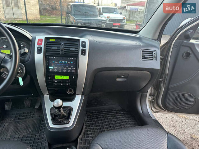 Серый Хендай Туксон, объемом двигателя 1.98 л и пробегом 167 тыс. км за 7300 $, фото 29 на Automoto.ua