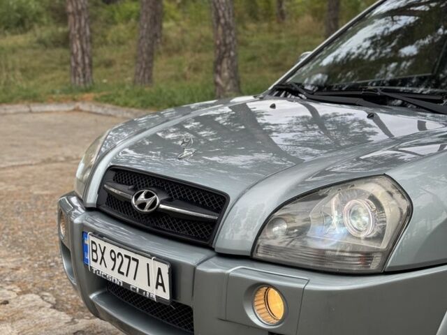 Серый Хендай Туксон, объемом двигателя 2 л и пробегом 159 тыс. км за 7299 $, фото 6 на Automoto.ua