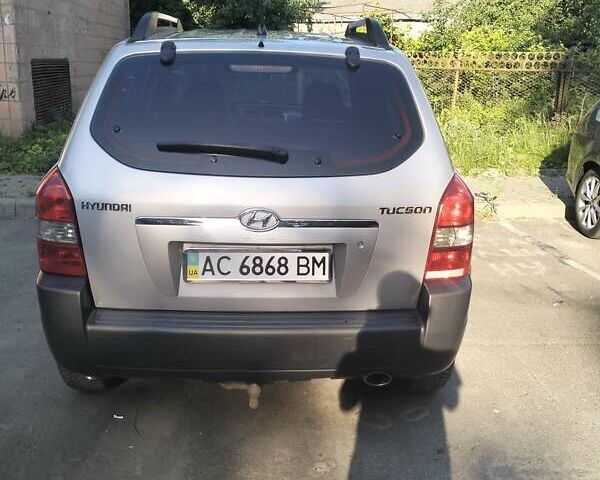 Сірий Хендай Туксон, об'ємом двигуна 1.98 л та пробігом 305 тис. км за 8700 $, фото 6 на Automoto.ua