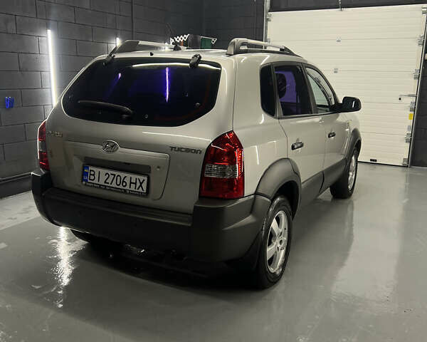 Хендай Туксон 2007 в Полтаве на Automoto.ua Серый Хендай Туксон, объемом двигателя 1.98 л и пробегом 190 тыс. км за 8300 $, фото 1 на Automoto.ua