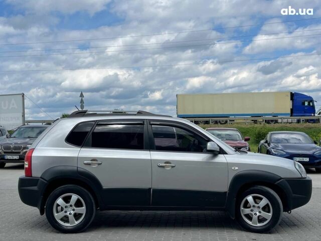 Серый Хендай Туксон, объемом двигателя 2 л и пробегом 255 тыс. км за 7490 $, фото 10 на Automoto.ua