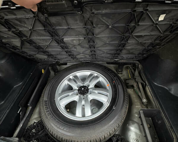 Серый Хендай Туксон, объемом двигателя 1.98 л и пробегом 269 тыс. км за 7100 $, фото 25 на Automoto.ua