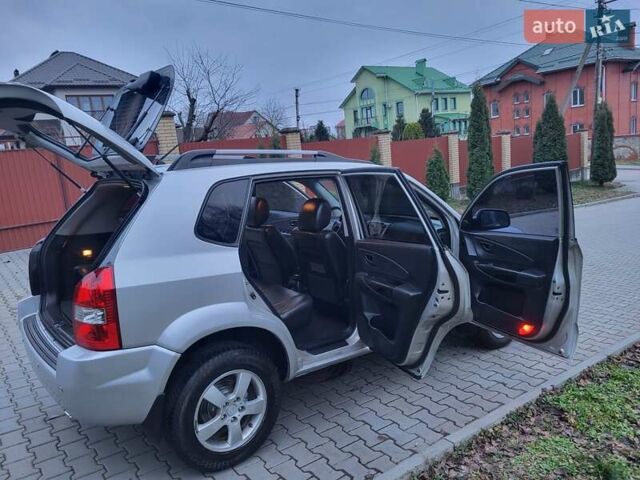 Серый Хендай Туксон, объемом двигателя 2 л и пробегом 240 тыс. км за 8300 $, фото 72 на Automoto.ua