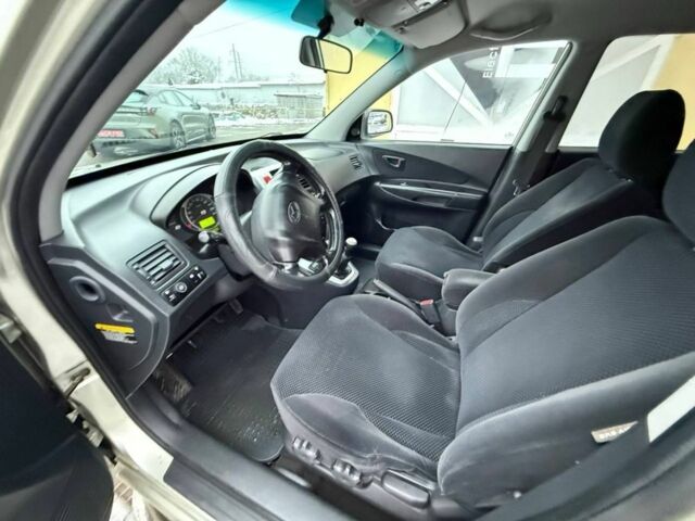 Серый Хендай Туксон, объемом двигателя 2 л и пробегом 257 тыс. км за 6500 $, фото 6 на Automoto.ua