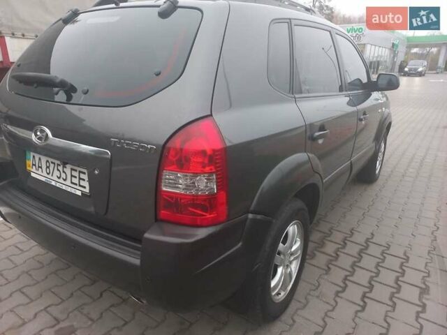 Сірий Хендай Туксон, об'ємом двигуна 2 л та пробігом 190 тис. км за 8600 $, фото 29 на Automoto.ua
