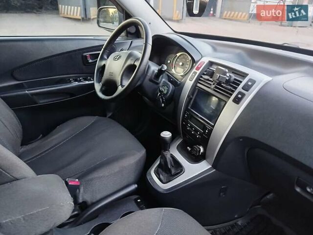 Хендай Туксон 2007 в Кривом Роге на Automoto.ua Серый Хендай Туксон, объемом двигателя 2 л и пробегом 178 тыс. км за 7300 $, фото 6 на Automoto.ua