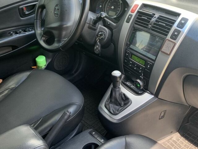 Серый Хендай Туксон, объемом двигателя 2 л и пробегом 228 тыс. км за 7400 $, фото 22 на Automoto.ua